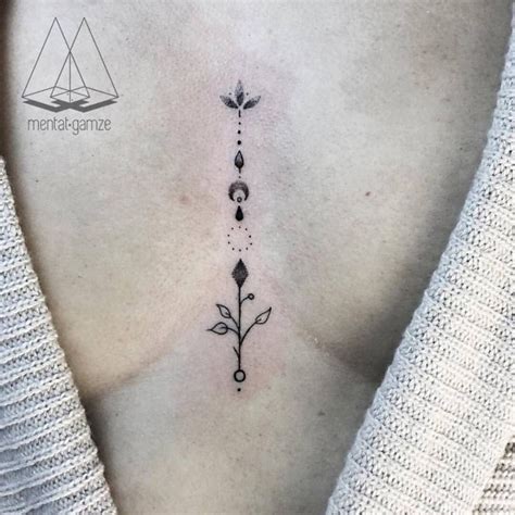 tatuajes entre los senos|13 tatuajes underboob que te inspirarán a tatuarte ahora mismo